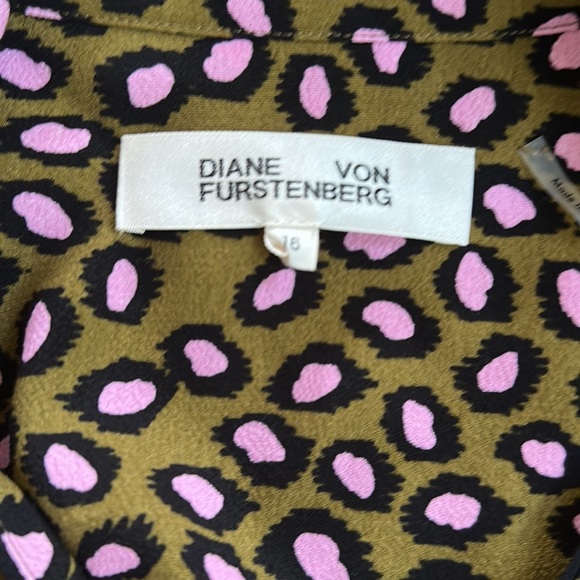 DVF ELLA CREPE LEOPARD BELTED ROMPER - Picture 6 of 6